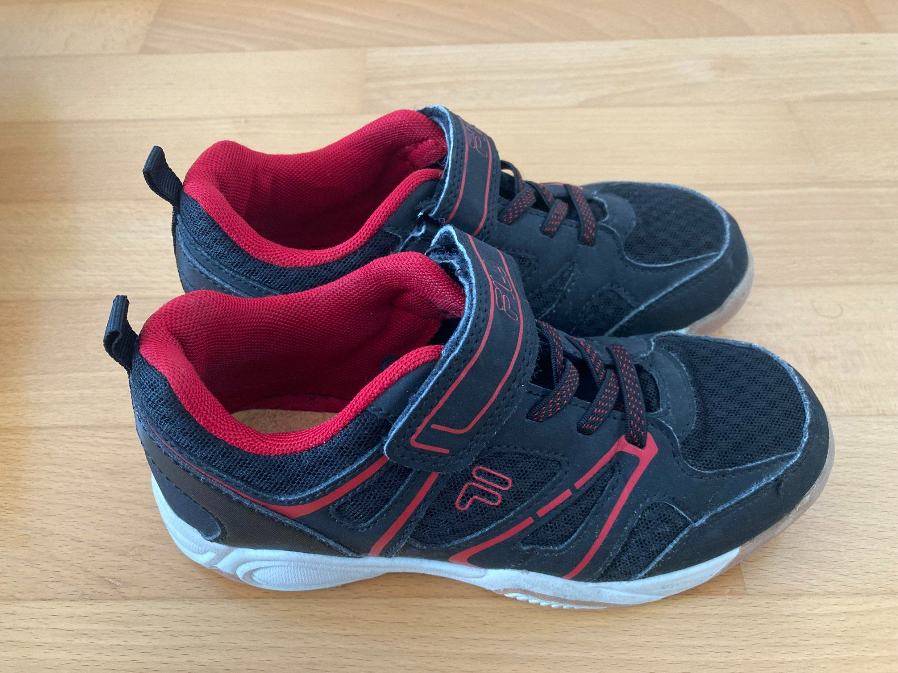 Fila Scarpe per ragazzi: Hallenschuhe Fila -Grösse 33- – Usato da Muttenz venduto da Juvenile33