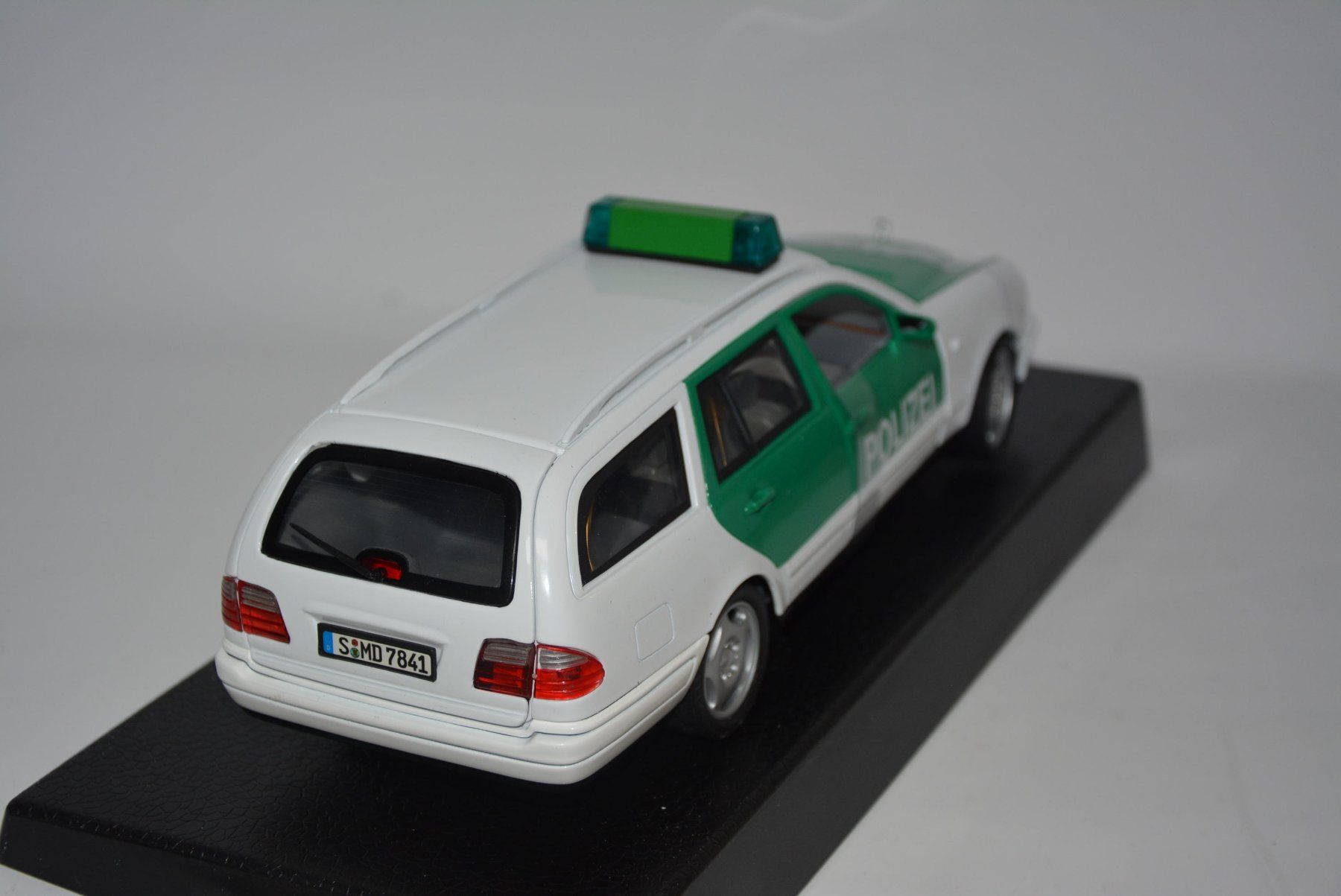 Mercedes-Benz Modellini d'auto: Mercedes-Benz E-Class Touring Polizei , Anson , 1:18 – Nuovo e nell'imballaggio originale da Goldach venduto da Feivel9 5