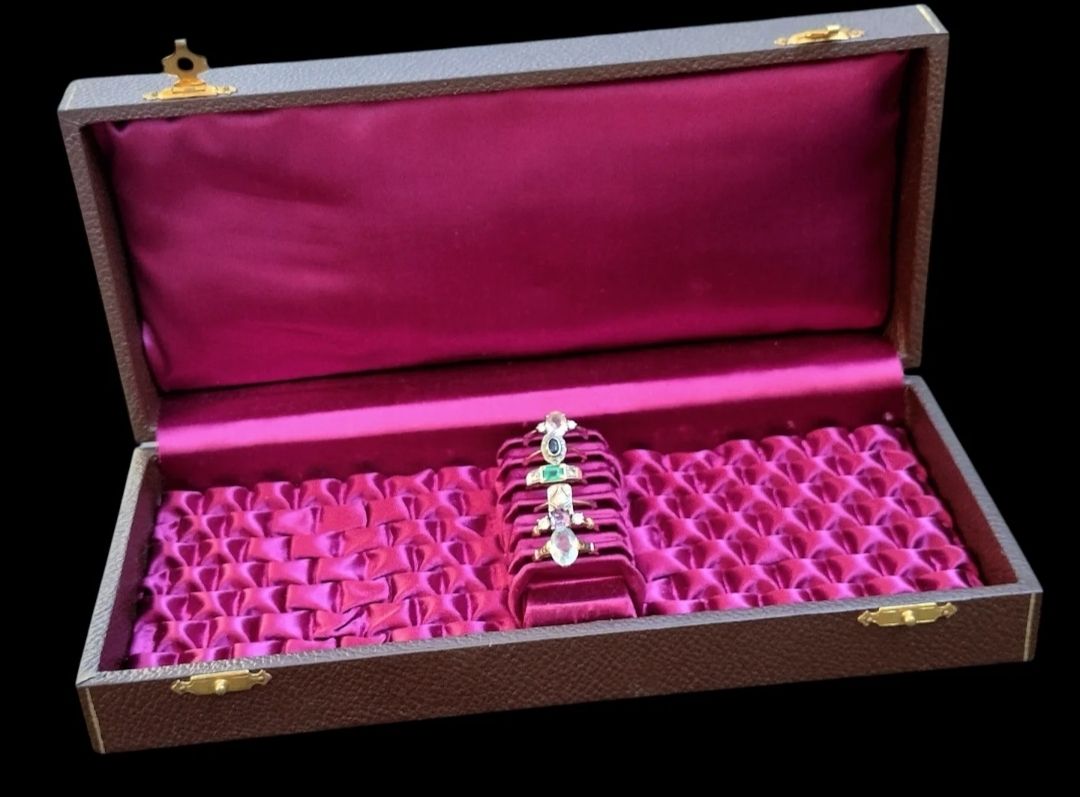 Schmuckkästen: Antike Ringbox Schmuckbox Koffer Braun mit Weinroter Seide – Gebraucht aus schwyz von larry91sz 1