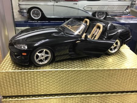 Dodge Viper RT/10, Baujahr 1992, Schwarz, 1:18