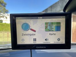 Garmin Navigationsgerät inkl. KFZ-Halterung & Autoladekabel 