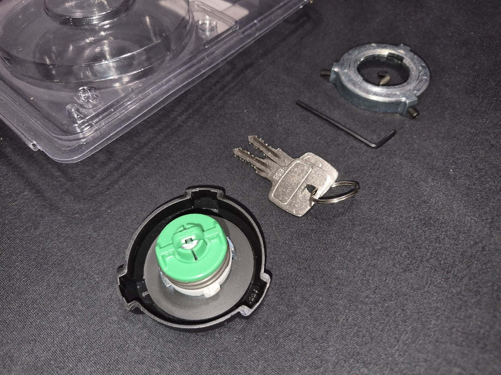 Sachs Mofa-Ersatzteile: Puch/Sachs /Piaggio Tankdeckel abschliessbar universal – Neu und originalverpackt aus Belp von intru