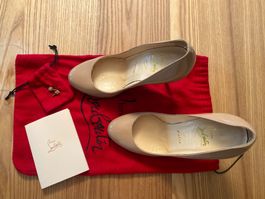 Louboutin Pumps in nude lack
