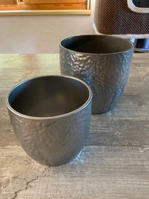 Vasi per fiori: Zwei Pflanzentöpfe grau strukturiert  im Set – Usato da Tentlingen venduto da spi_57hc