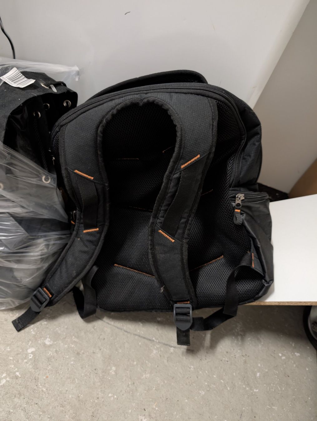 Dell Zaini: Dell Laptop Rucksack NEU – Nuovo (secondo la descrizione) da Buchs ZH venduto da nudle10 3