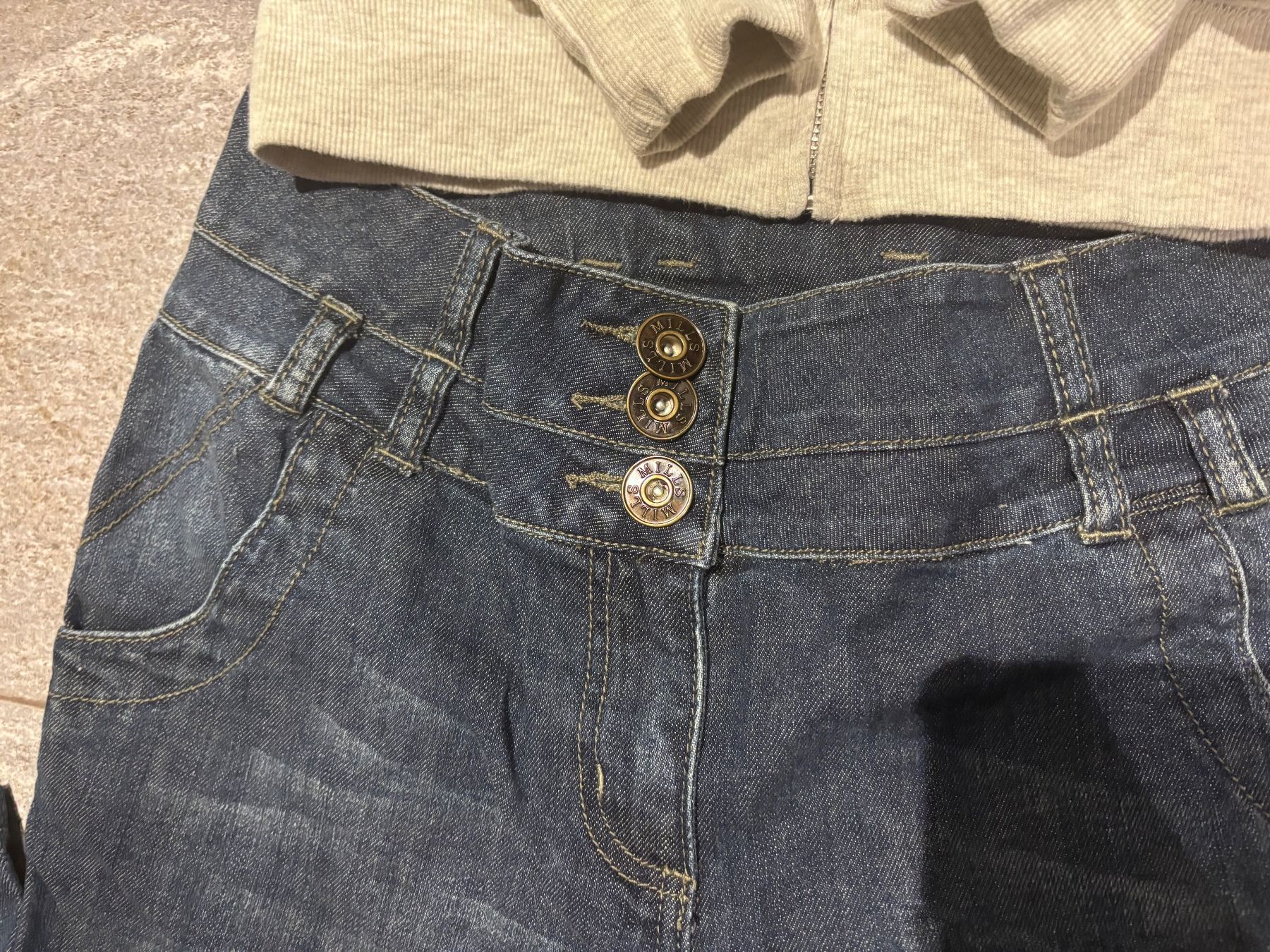 Lotti di vestiti: 2000er jeans & zip up – Usato da Horgen venduto da manon_archives 1