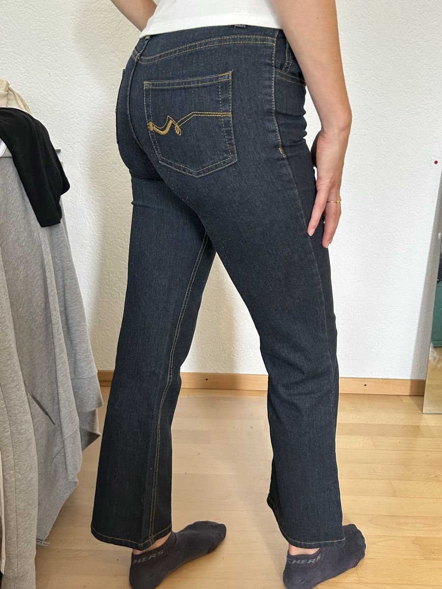 Jeans: Jeans bootcut foncées – Usato da Muntelier venduto da cel_5syj 1