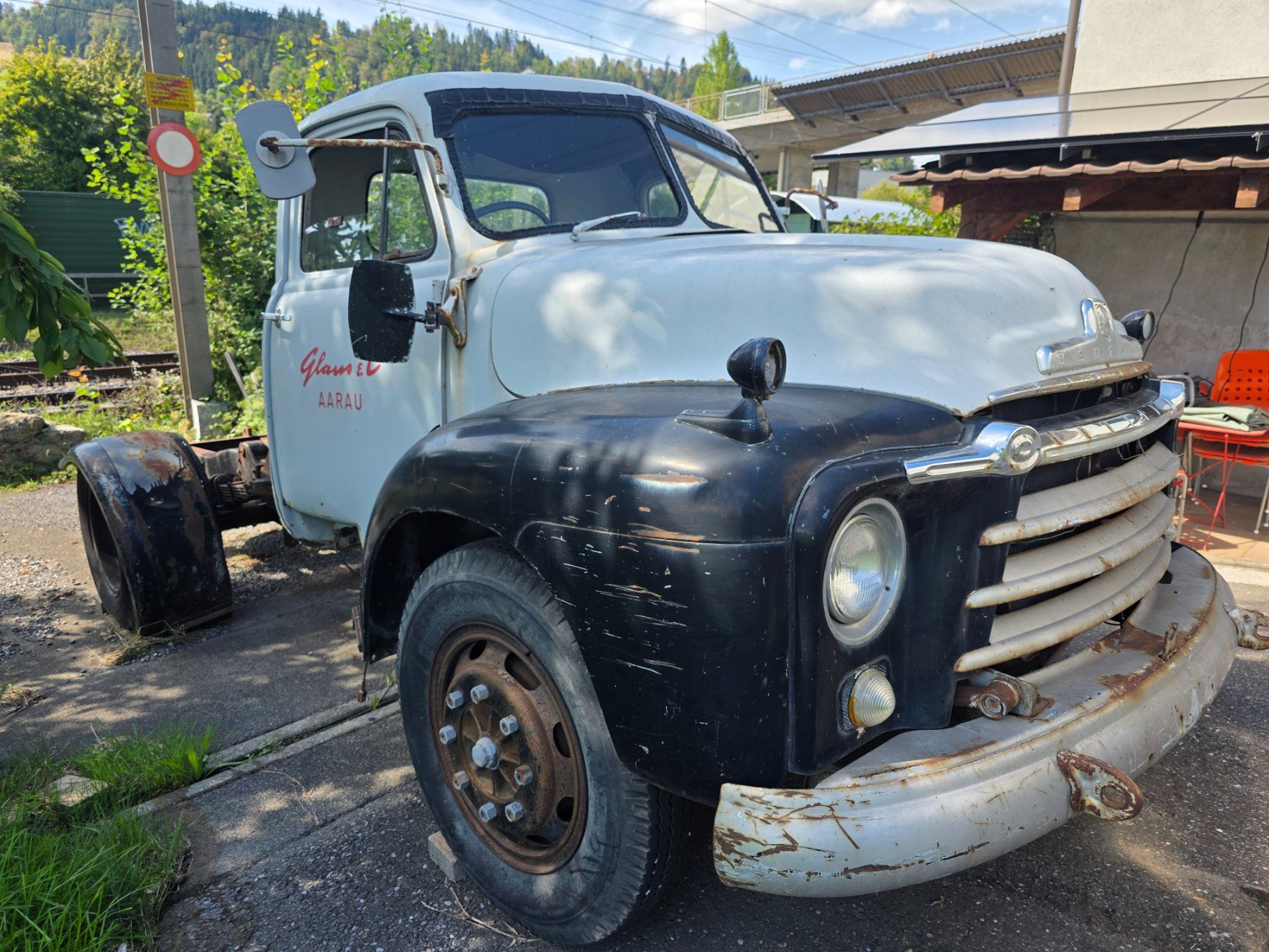 Ford Autos: Bedford ca. 1957  Lastwagen Oldtimer unrestauriert – Défectueux à Risch par Schnellerblitz 3