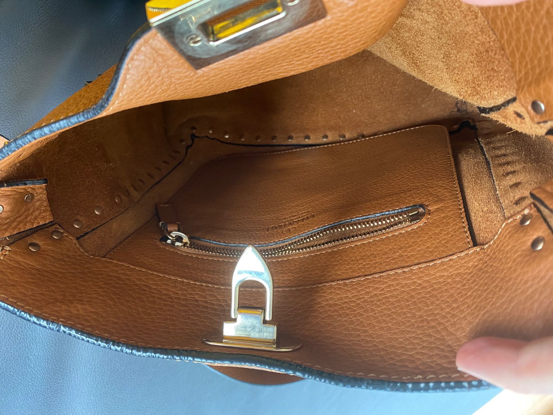 Valentino Taschen für Damen: Valentino Garavani Rockstud Hobo Small – Neu (gemäss Beschreibung) aus Oberägeri von diamante100 1
