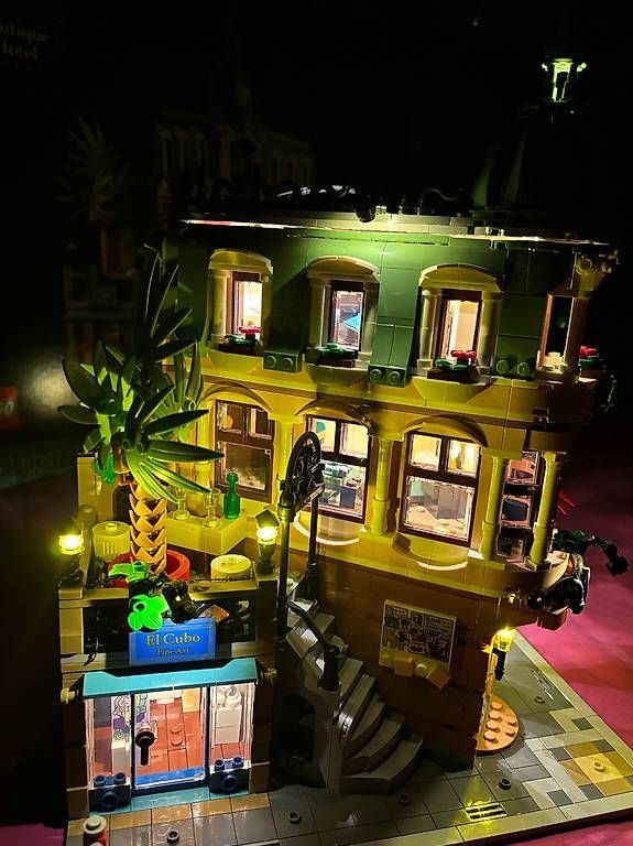 Lego Kit di costruzioni: LEGO 10297 - Hotel, beleuchtet – Usato da Grüt (Gossau ZH) venduto da smer01 1