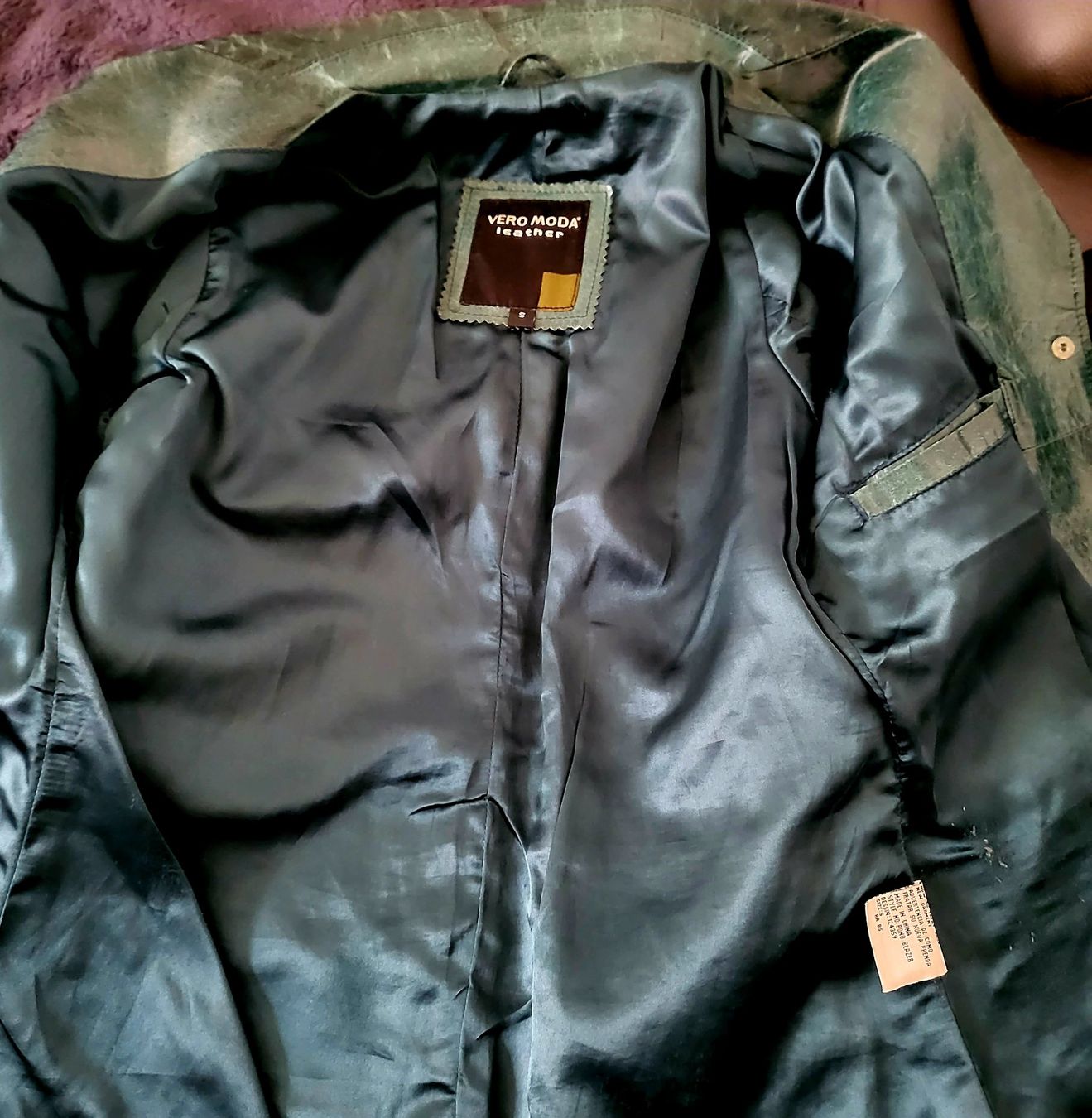 Vero Moda Jacken: Veste cuir vert émeraude, boutons bijoux, S. – Gebraucht aus Neuchâtel von wikit 3