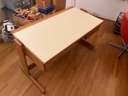 Schreibtisch / Pult höhenverstellbar aus Massivholz