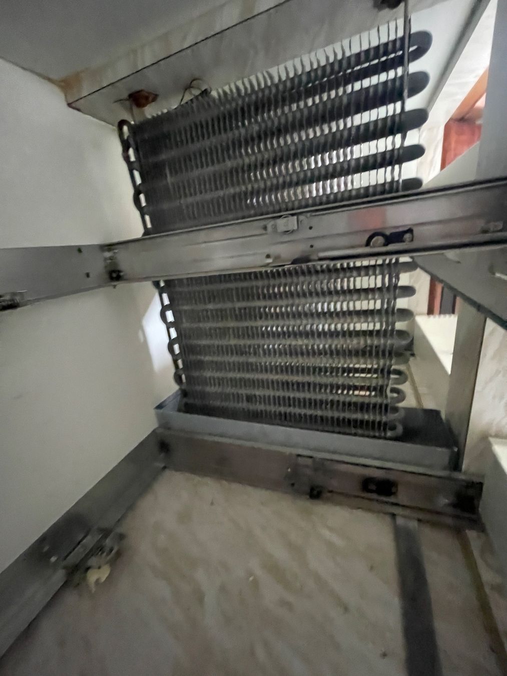 Allestimento di negozi e stand fieristici: Bar – Usato da Düdingen venduto da Sargent 3