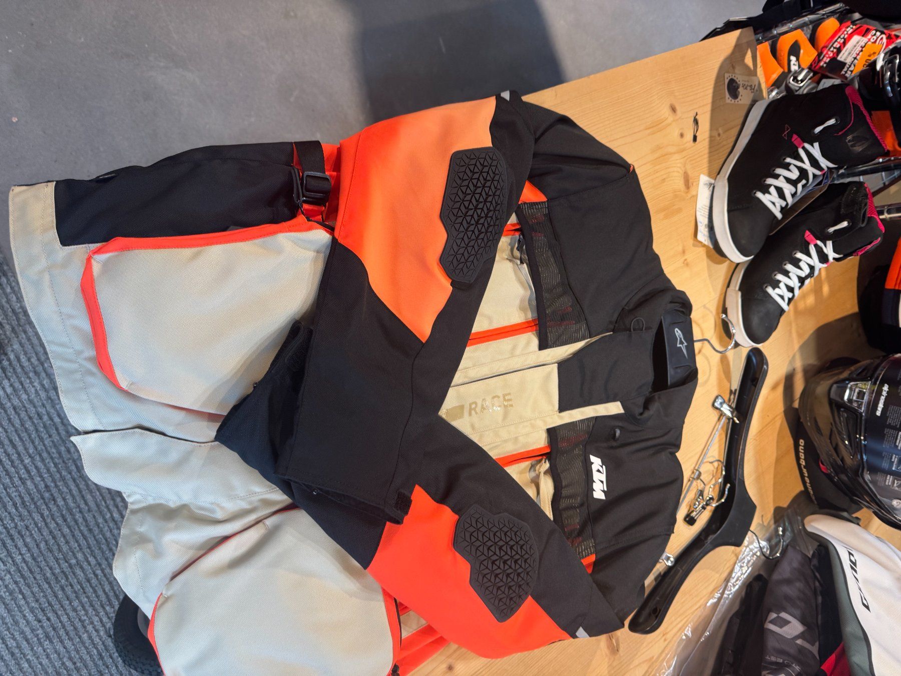 Giacche: ADV R V2 JACKET  Gr. L – Nuovo (secondo la descrizione) da Lichtensteig venduto da Sincera01 6