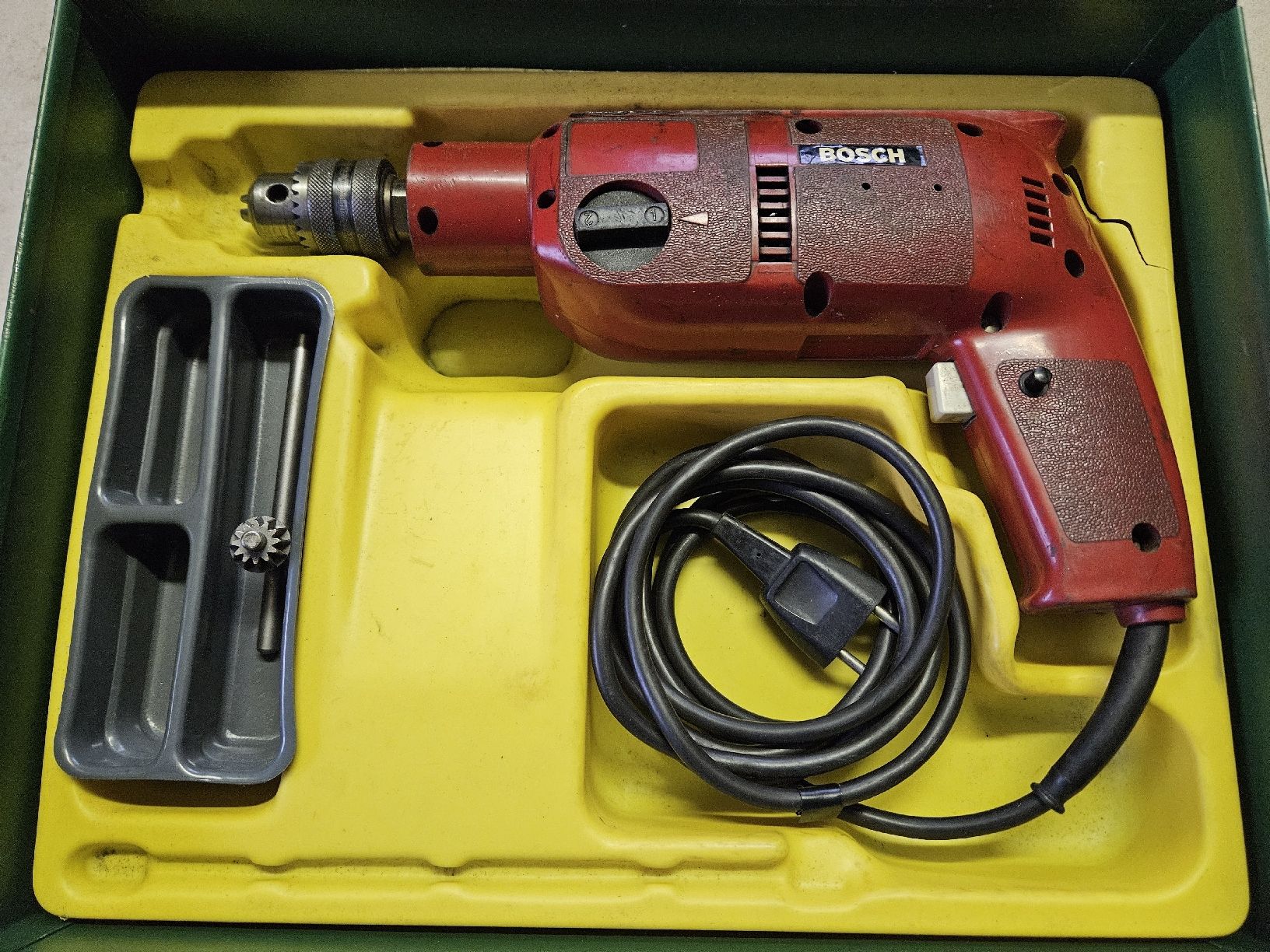 Bosch Trapani: Vintage Bosch Schlagbohrmaschine im Koffer – Usato da Oberburg venduto da znas