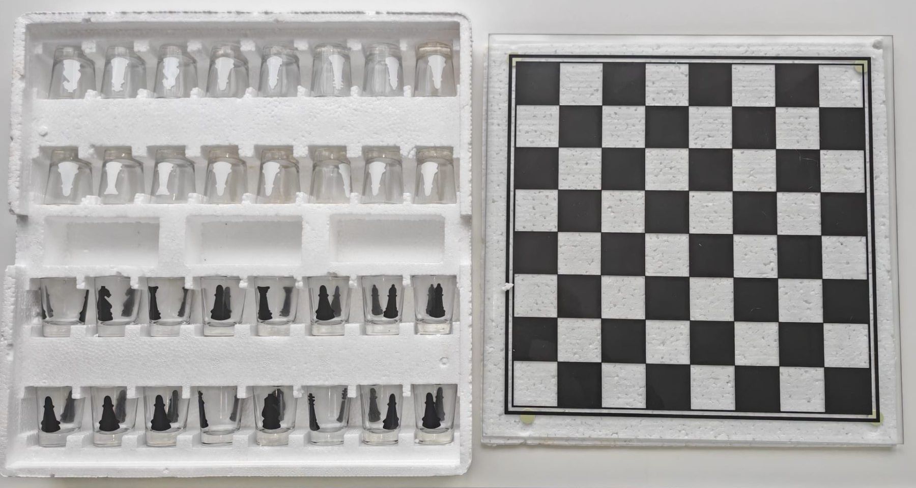 Jeux: Trinkspiel Schach mit 32 Gläsern – D'occasion à Eglisau par mave0410 1