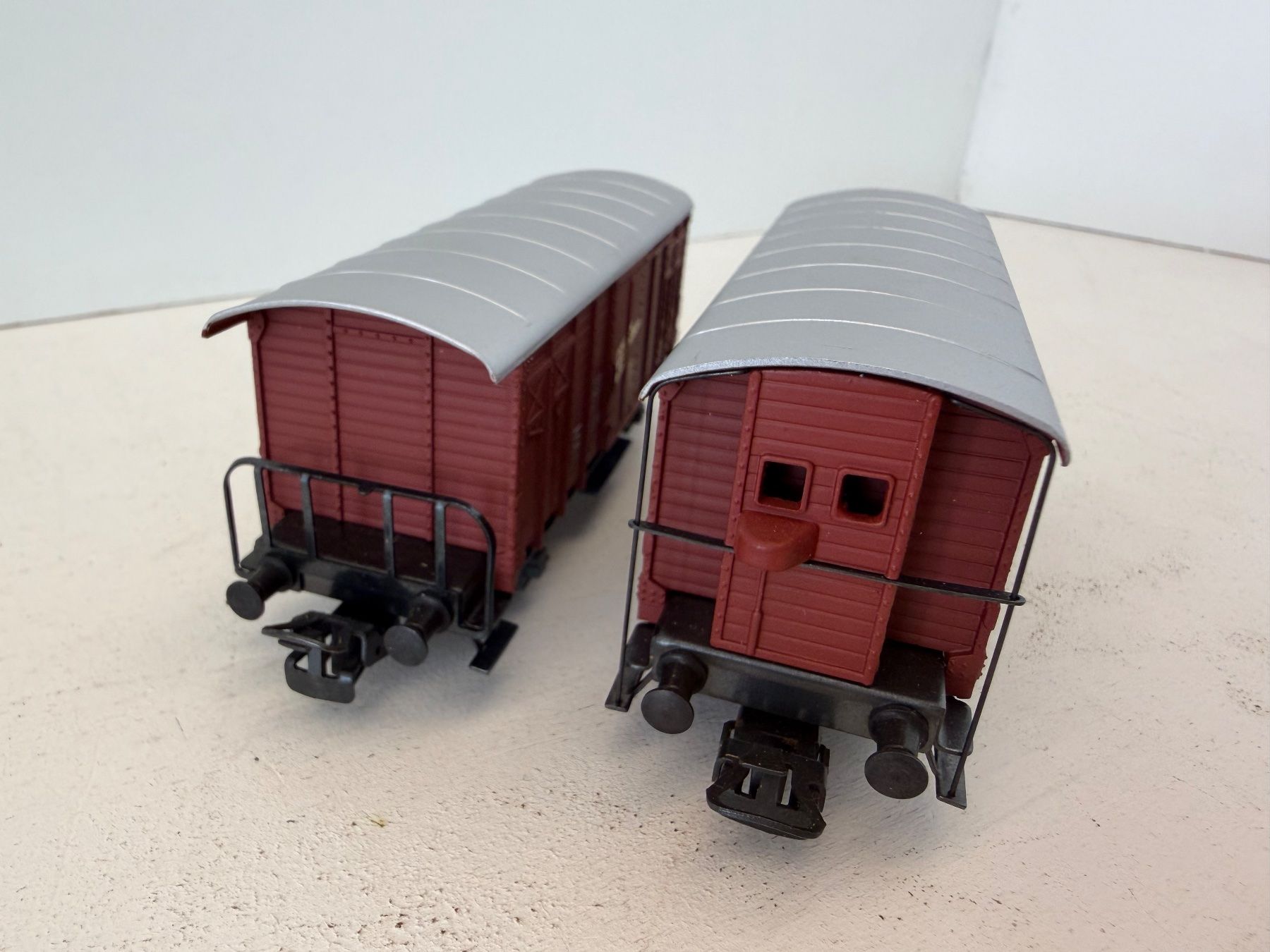 Hag Modelleisenbahnen: 2er Set gedeckte Güterwagen HAG 300 + 305 – Gebraucht aus Büsserach von ModellbahnDepot 3