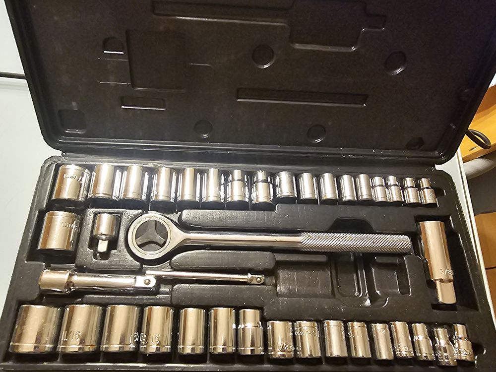 Tous les outils: Steckschlüsselset – D'occasion à Fraubrunnen par mgh_2l2h