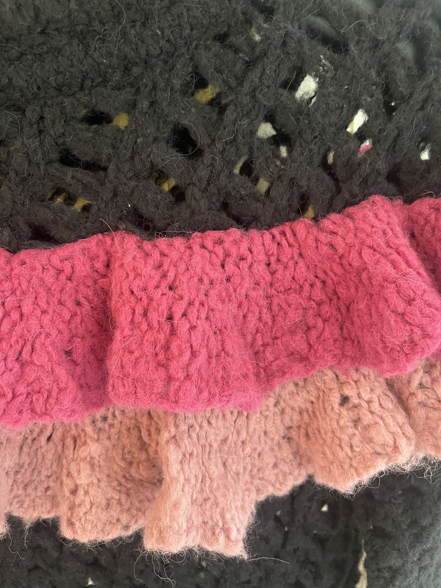 Moschino Pullover & Sweatshirts: Moschino Grobstrick Pullover Wolle mit Rüschen Gr. S – Gebraucht aus Küsnacht ZH von divarocci 1