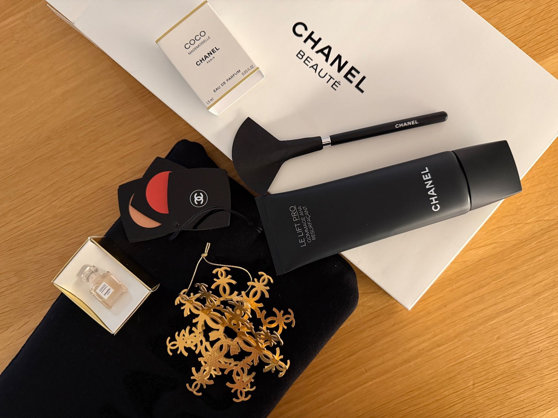 Chanel Cura del viso: Chanel Beauté Set – Nuovo (secondo la descrizione) da Basel venduto da Rouge. 8
