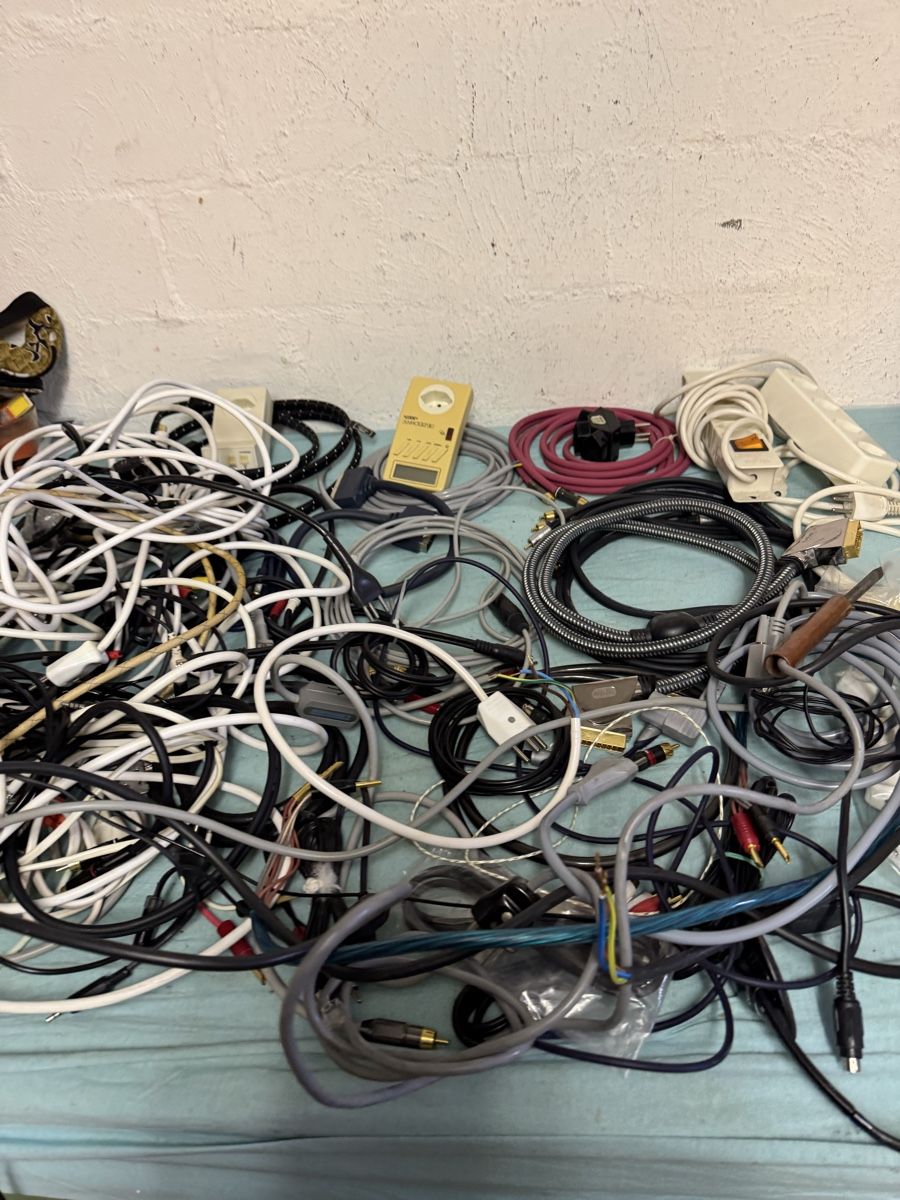 Cavi: Verschiedene Kabel Nr 4 – Usato da Effretikon venduto da Effi0111 7