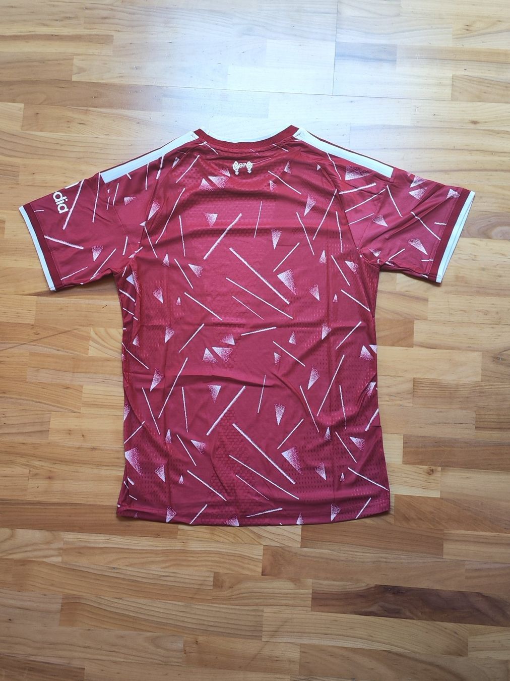 Adidas Leibchen & Hosen: Liverpool Heimtrikot 2026/27 – Neu (gemäss Beschreibung) aus Breitenbach von Lqris 1