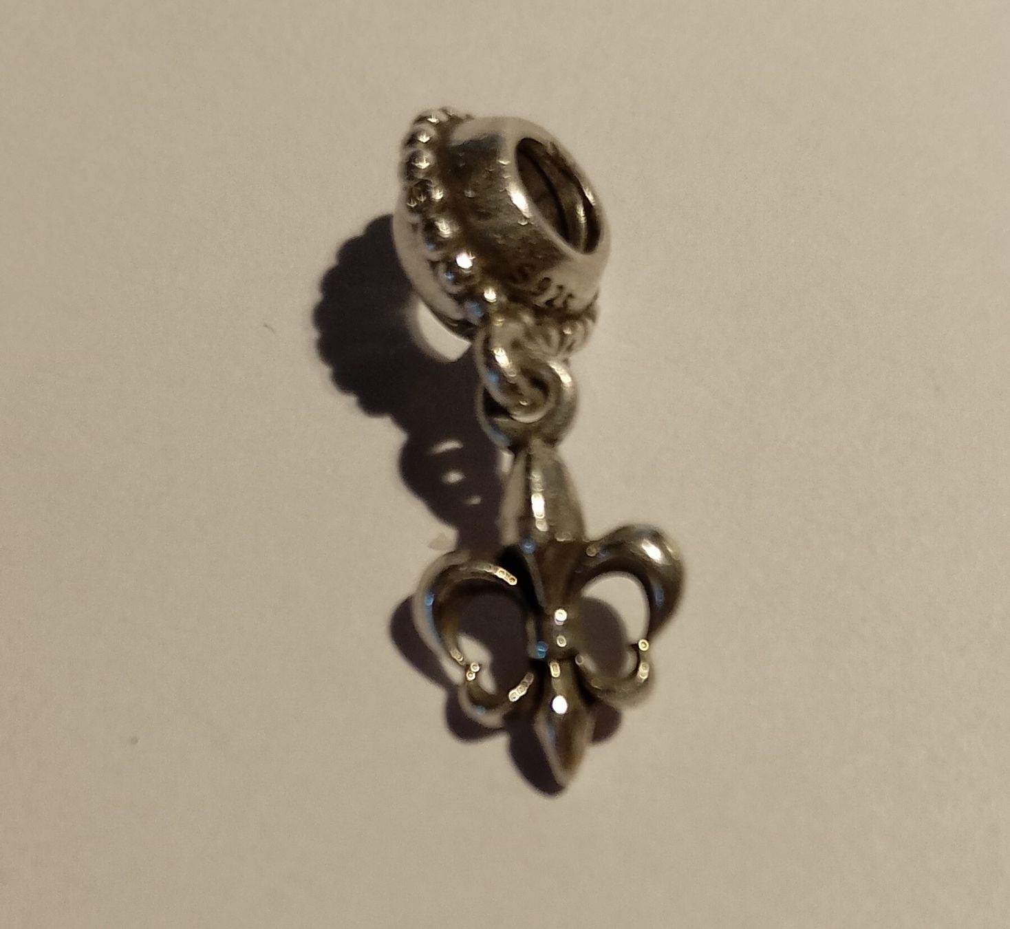 Pandora Anhänger: Pandora Charm Lilie  – Gebraucht aus Therwil von col_m6rx 1