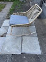 2 Schaukelstühle mit Polster aussen beige neuwertig