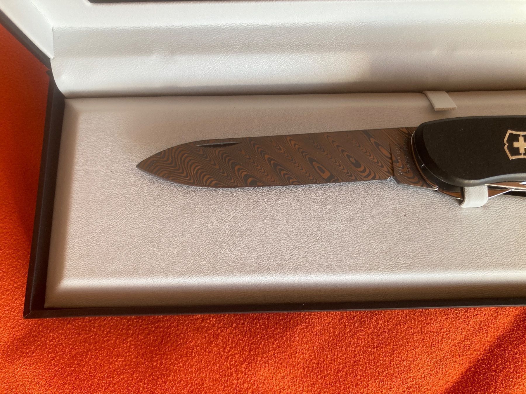 Victorinox Taschenmesser: Victorinox Damast 2017 Sammlermesser – Neu und originalverpackt aus Luzern von Skywalkerone 3