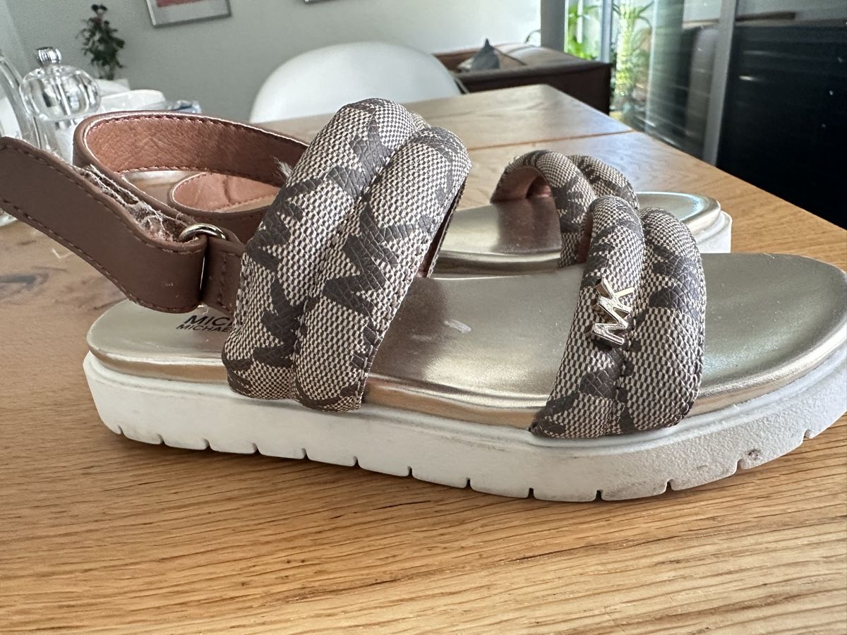 Schuhe für Mädchen: MICHAEL KORS Sandale Grösse . 31. – Gebraucht aus Turgi von Gracilene 2