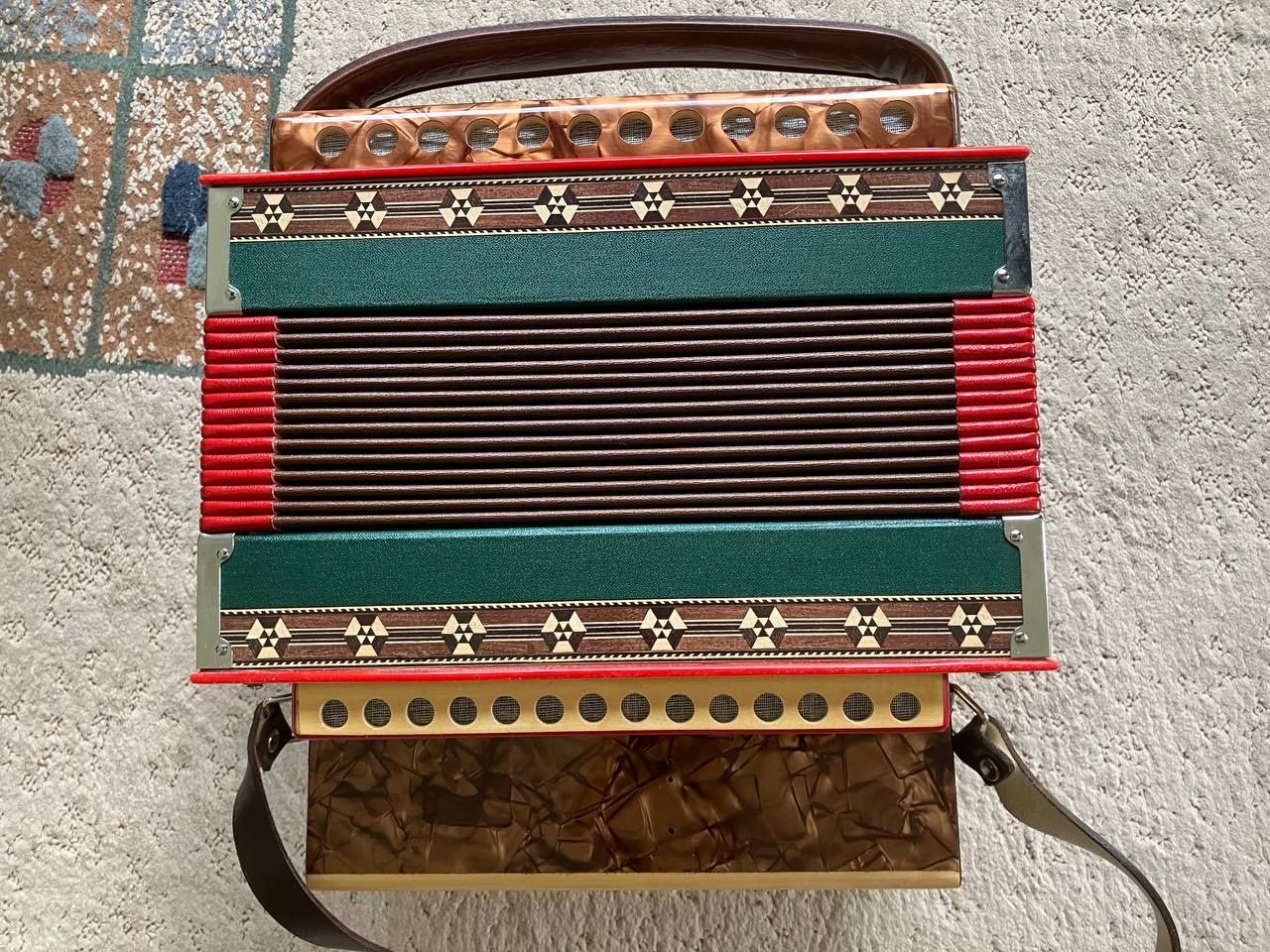 Eichhorn Strumenti musicali: Schwyzerörgeli Eichhorn Tonart C. 3-chörig 18 Bässe – Usato da Schiers venduto da Josta72 4
