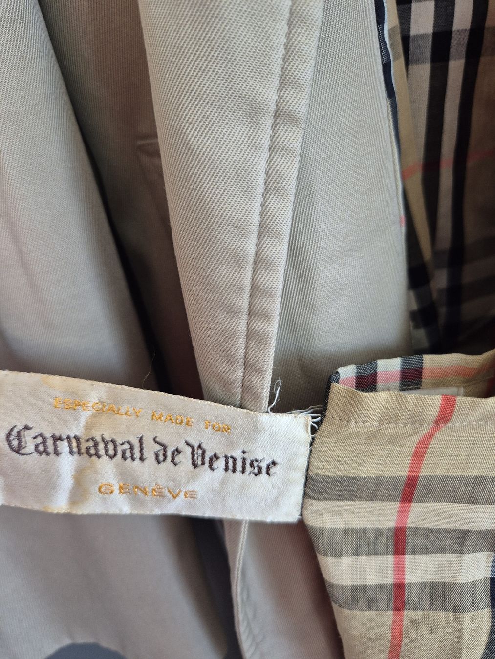 Burberry Cappotti: Trench-Coat/ Manteau Burberry – Usato da Genève venduto da ob1_5drk 7