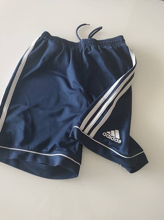 Lotti & Set di vestiti: Completo Adidas – Usato da Bellinzona venduto da mar_b5cp 1