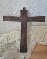 Altes Kreuz aus Bronze, Wandkreuz, Sakrales Objekt, Deko