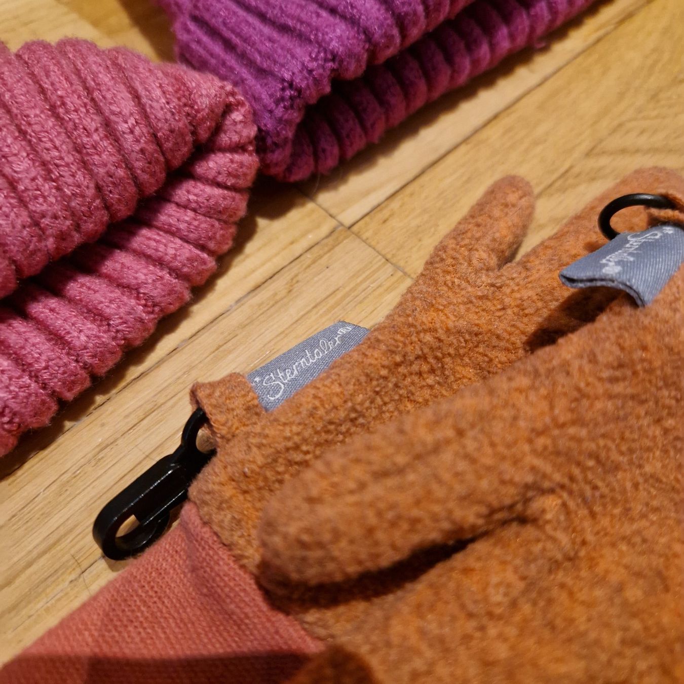 Sterntaler Lotti & Set di vestiti: Kleiderpacket: 2 Kappen, 1 Handschuh – Usato da Seuzach venduto da beinthemoment.ch 1