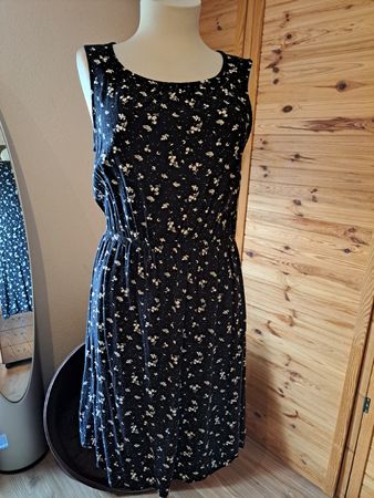 Sommerliches Kleid von Janina, Grösse 40, Viscose. Top !