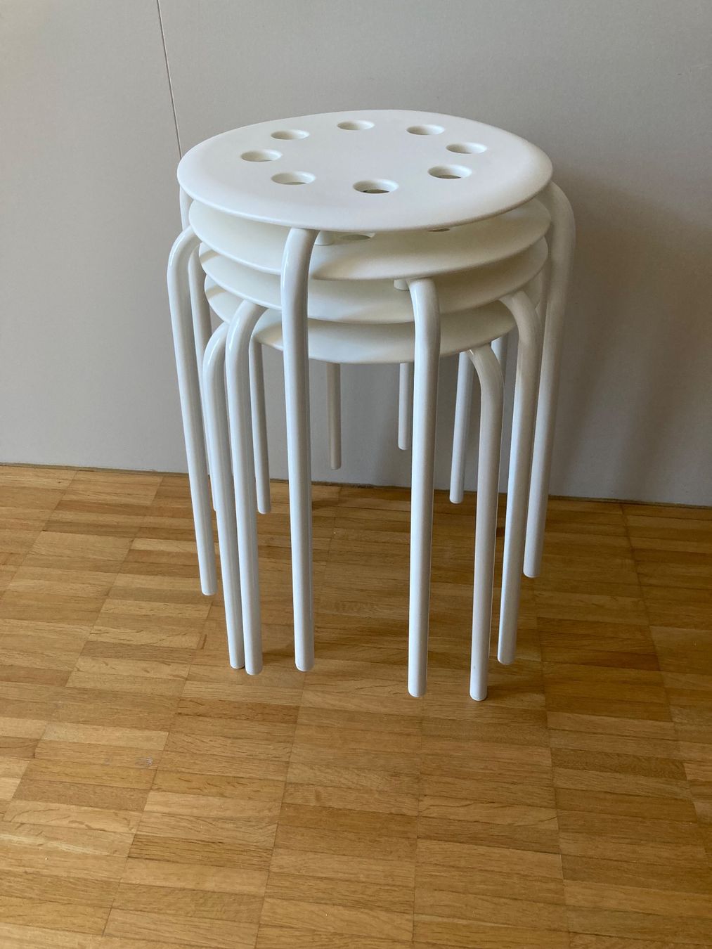 Ikea Hocker: 4 Ikea Hocker weiss Metall/Kunstoff – Gebraucht aus Zwingen von Kult2000 3