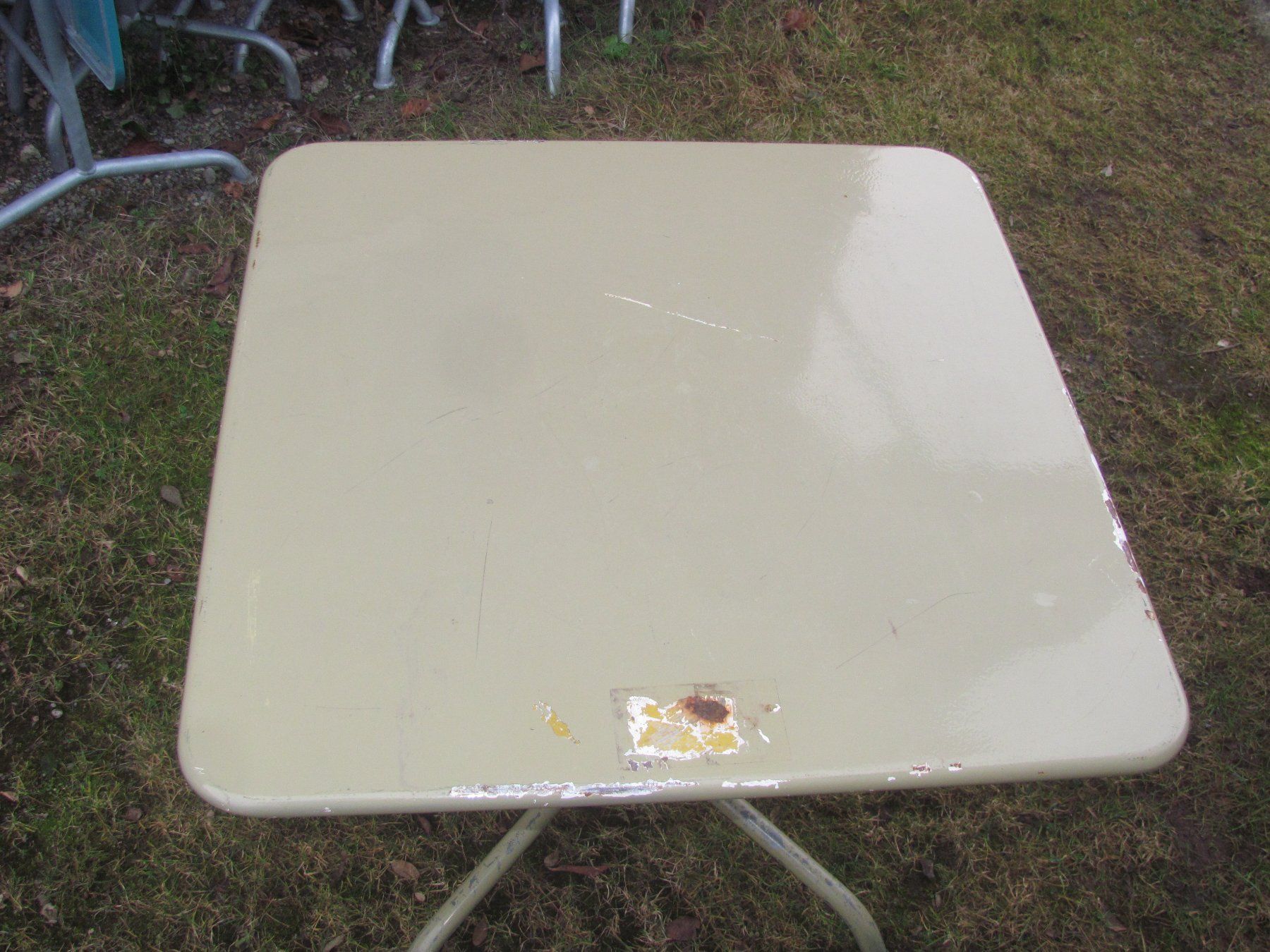 Bigla Tavoli: BIGLA Blechtisch 80x80cm Gartentisch OK Höhe 69 – Usato da Malters venduto da Monark 1