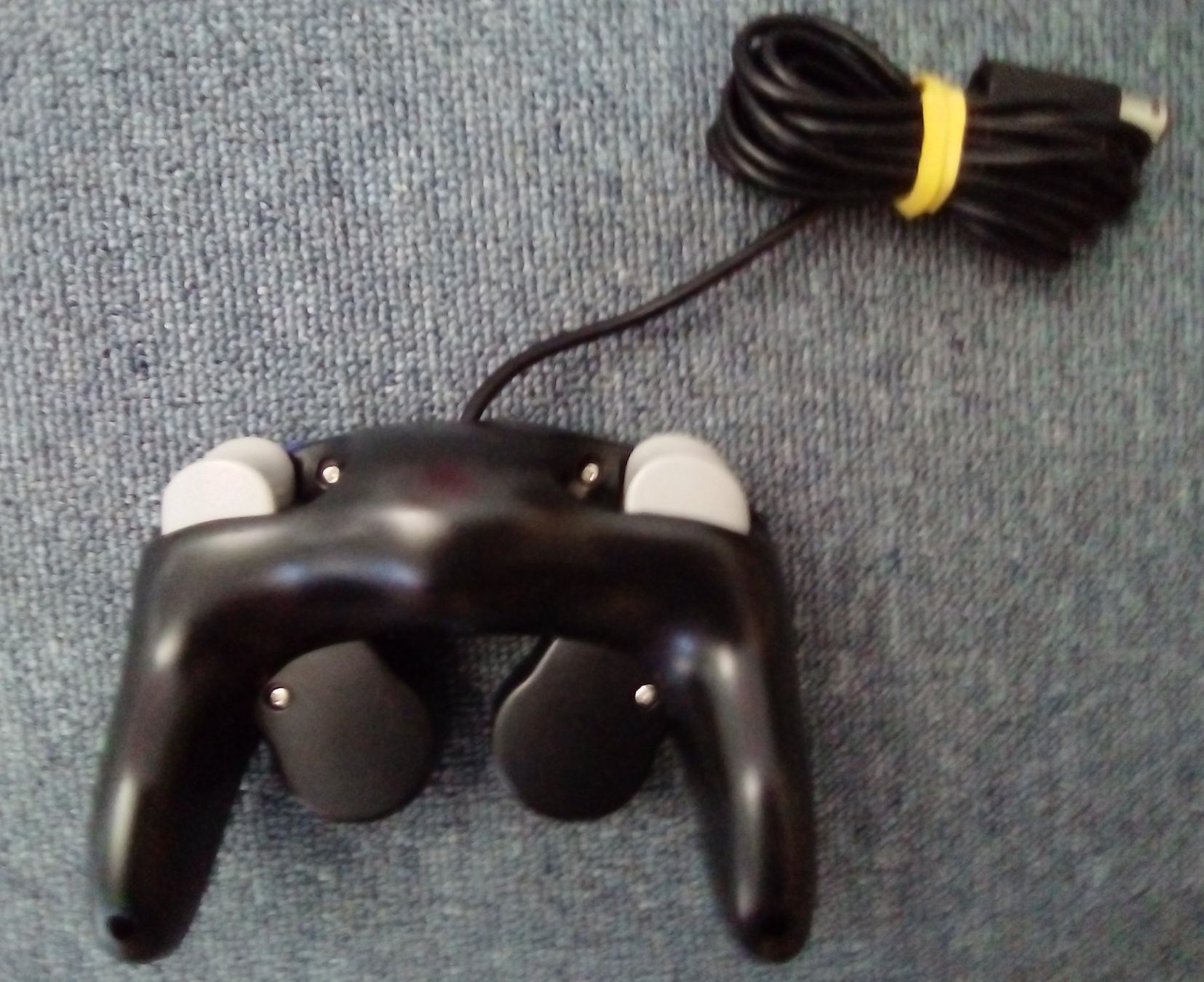 Controller: PLAY GameCube Controller Black mit GC Anschluss (Wii/U, GC) – Usato da Winterthur venduto da Colonica 1