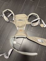Tragetuch beige mit abnehmbaren Sitz Gurt