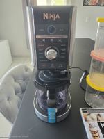 Ninja Creami Deluxe Eismaschine mit viel Zubehör neu