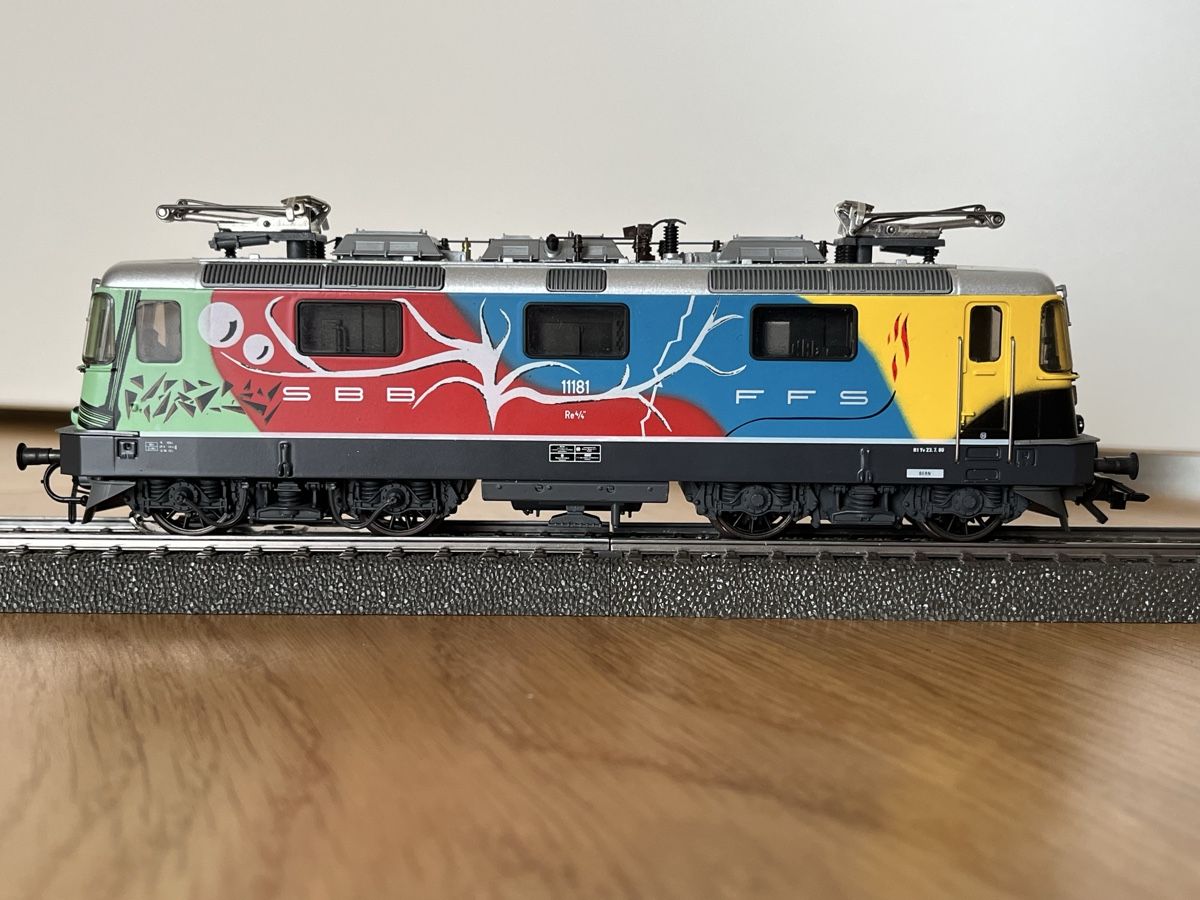Hag Modellini di ferrovie: SBB Re 4/4 Bourret Hag AC Digital – Usato da Basel venduto da Re620_11627 1