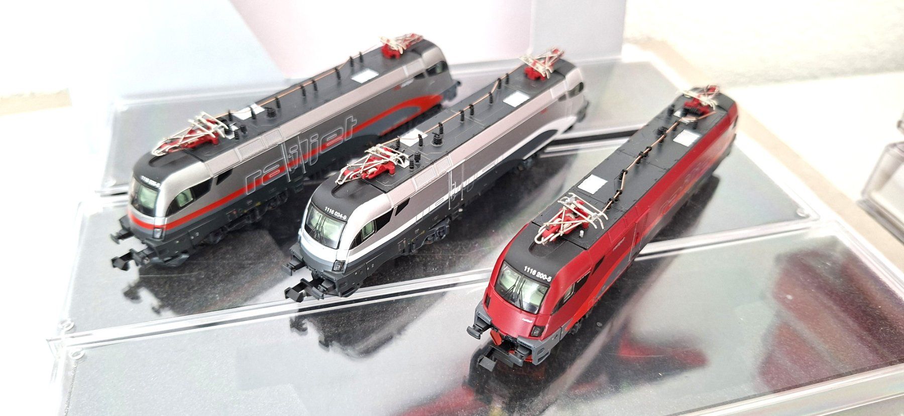 Hobbytrain Modellini di ferrovie: Hobbytrain ÖBB Railjet Set 3 teilig H2756 – Nuovo (secondo la descrizione) da Biberist venduto da Ntrains 1