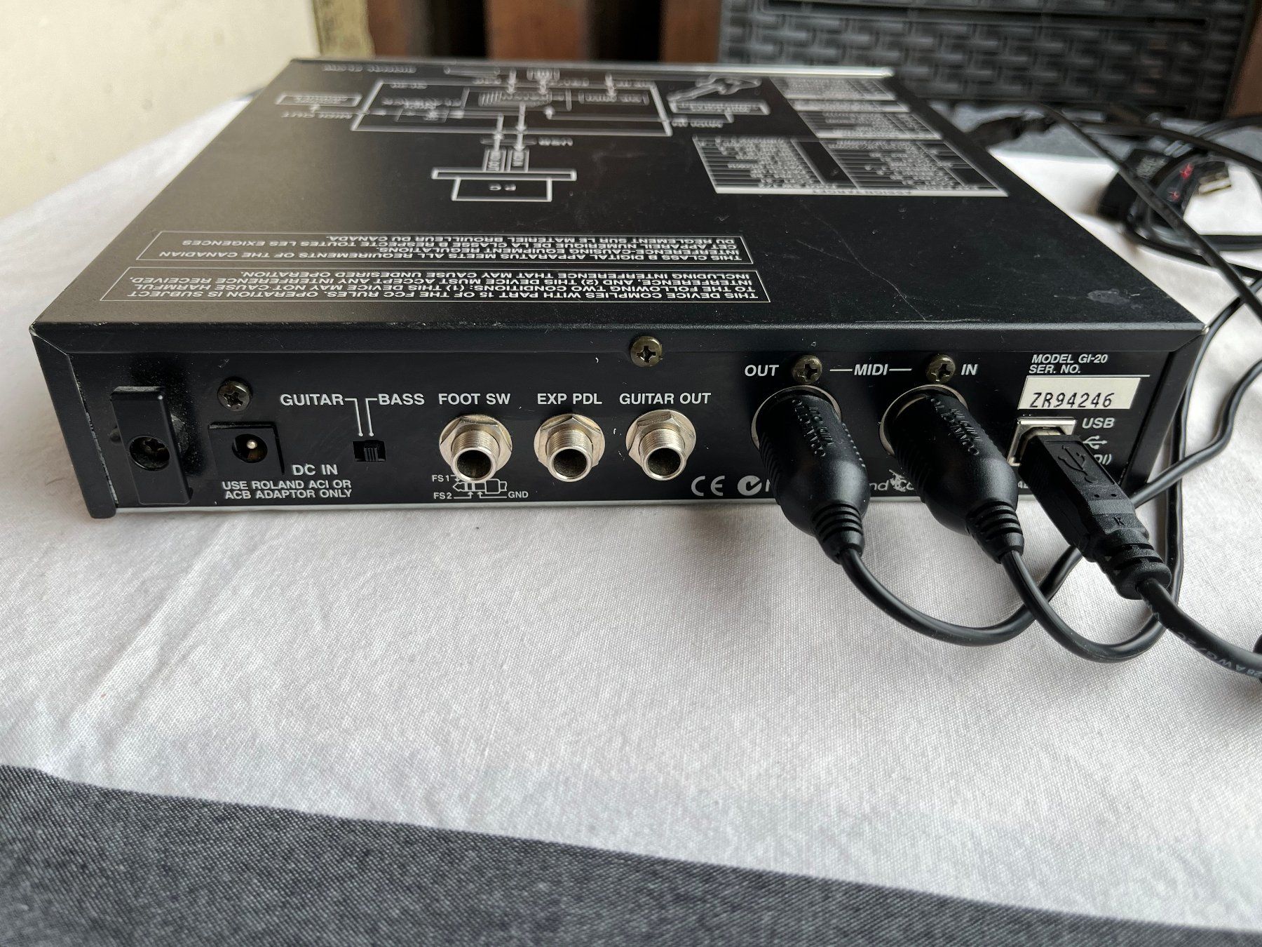 Roland Streich- & Zupfinstrumente: ROLAND GI-20 - Interface Module GK MIDI for GUITAR/BASS + – Gebraucht aus La Chaux-de-Fonds von  2