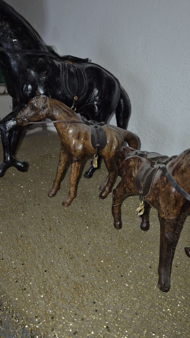 Figuren: Pferdefiguren  3er Set Antik – Gebraucht aus Kölliken von Upcycling-by-Mc-TAM
