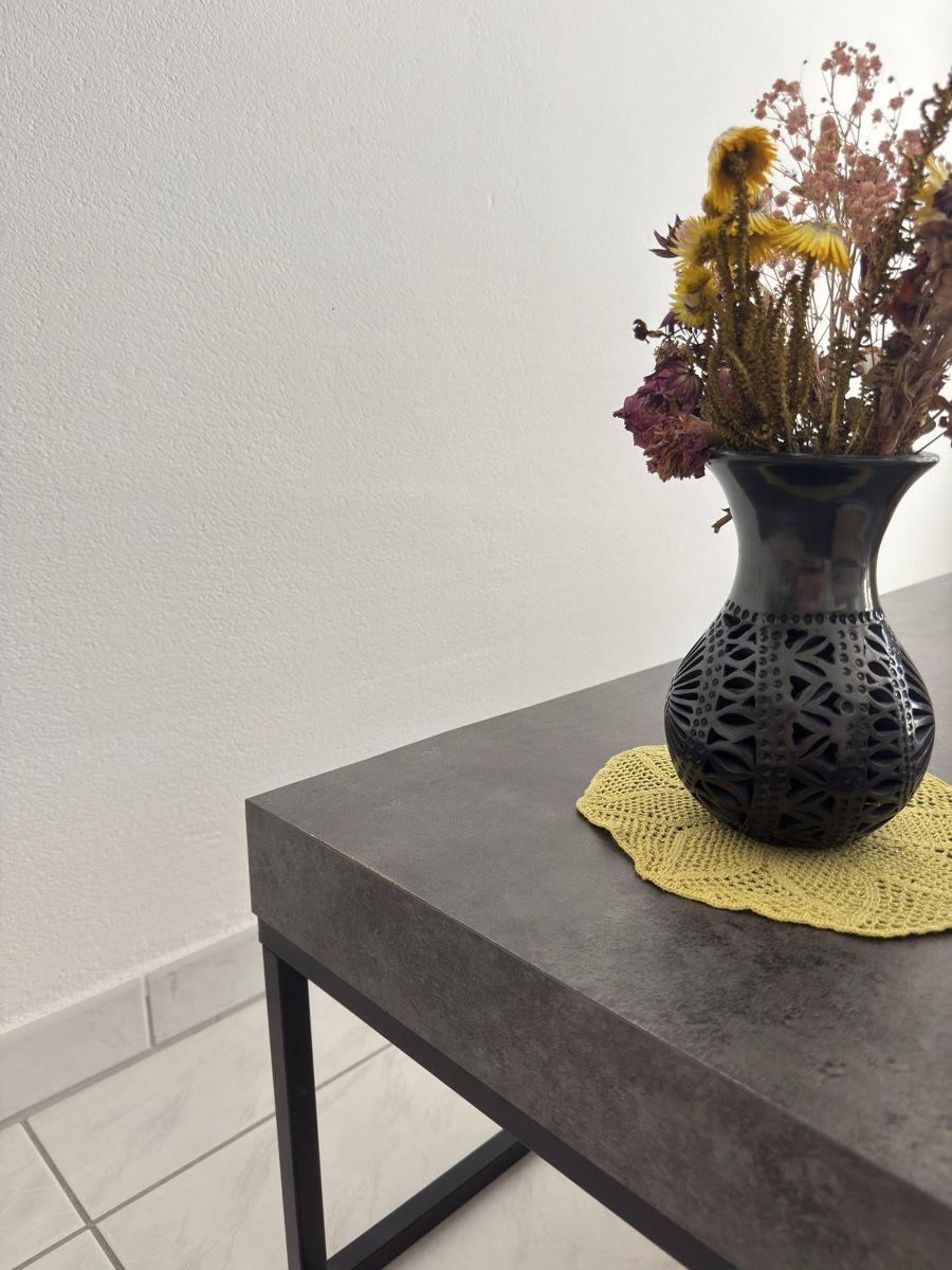 Tische: Couchtisch mit Metallbeinen und Steinoptik – Gebraucht aus Buchs SG von cristina_28 3