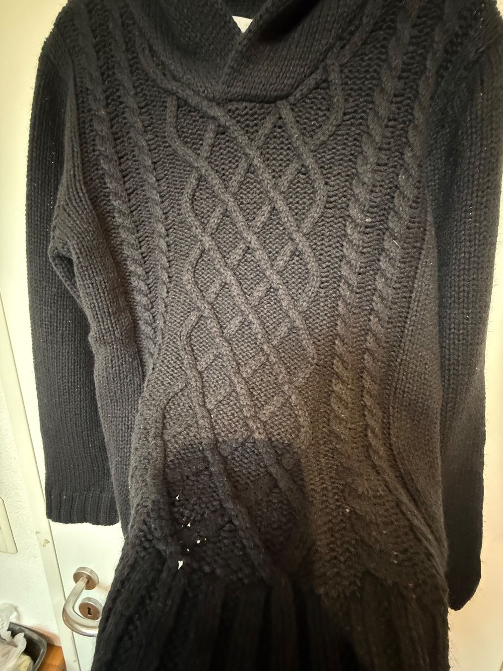 Maglioni & Felpe: Schwarzer Strickpullover mit Zopfmuster, Grösse M – Usato da Birmensdorf ZH venduto da T_Richard 1