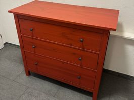 Commode IKEA Hemnes 3 tiroirs rouge bois bon état