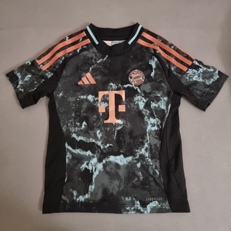 FC Bayern M. Trikot Gr. 5-6Y (klein geschnitten) Zustand gut