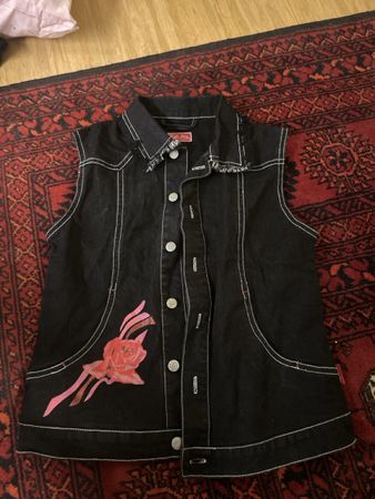 Jeansweste Pampolina schwarz mit Blumen Motiv Grösse 128